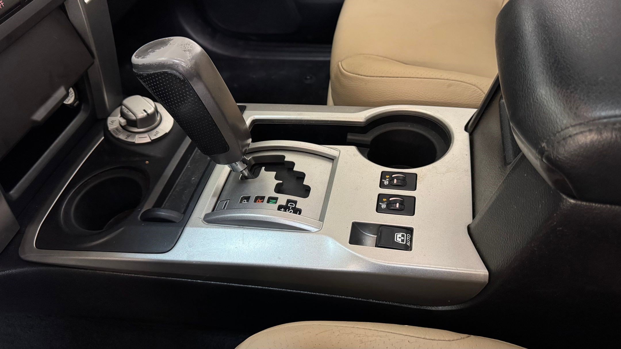 Used 2013 Toyota 4Runner Limited image 36