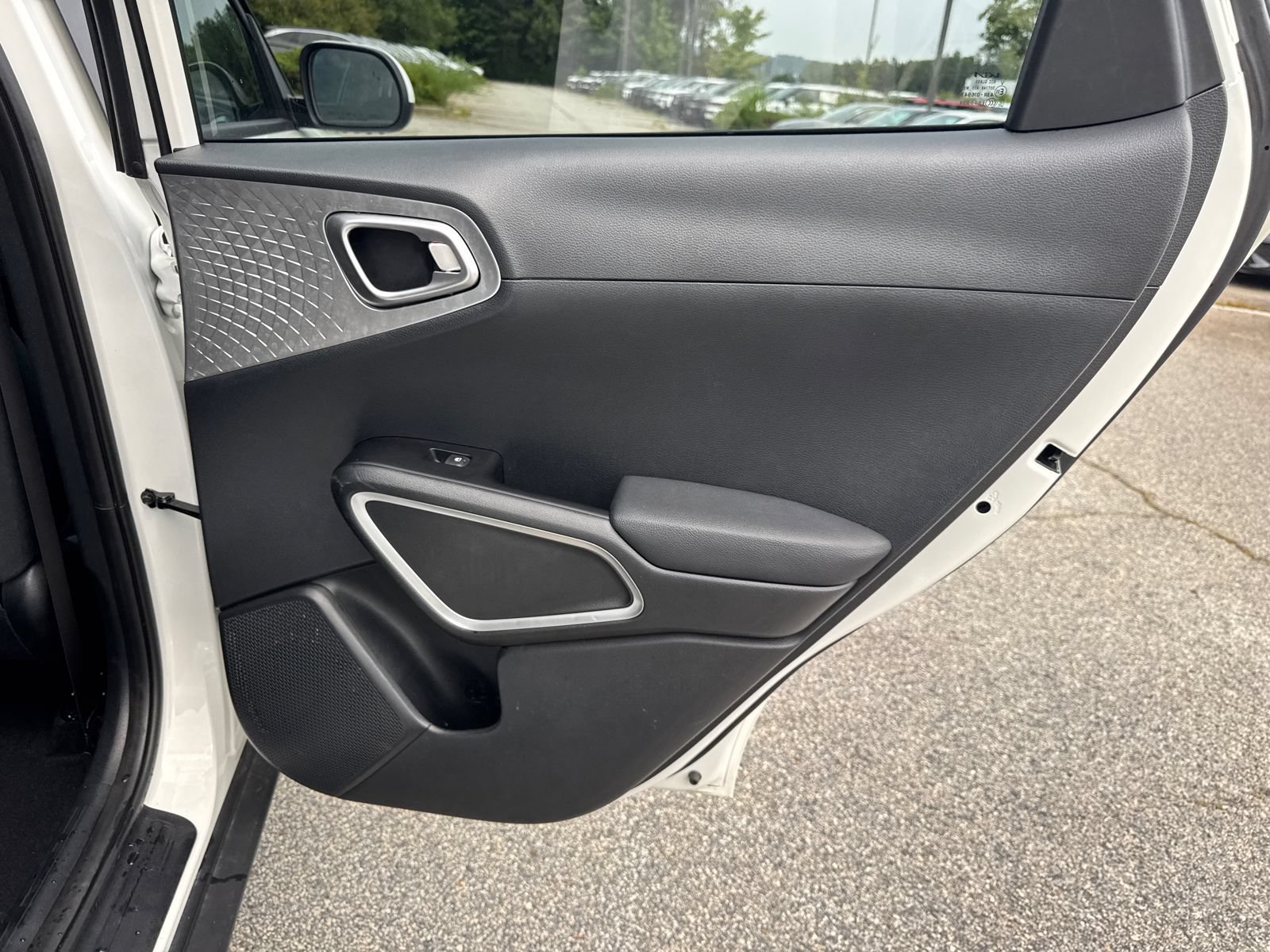 Used 2025 Kia Soul LX w/ LX Technology Package FWD image 16