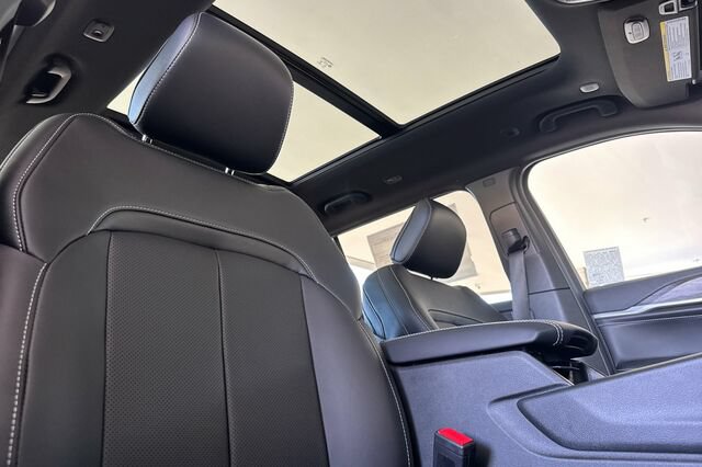 New 2026 Jeep Grand Cherokee L Limited AWD/4WD image 15