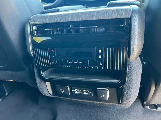 Certified 2024 Jeep Wagoneer L Series III w/ Flexible Seating Group AWD/4WD image 24