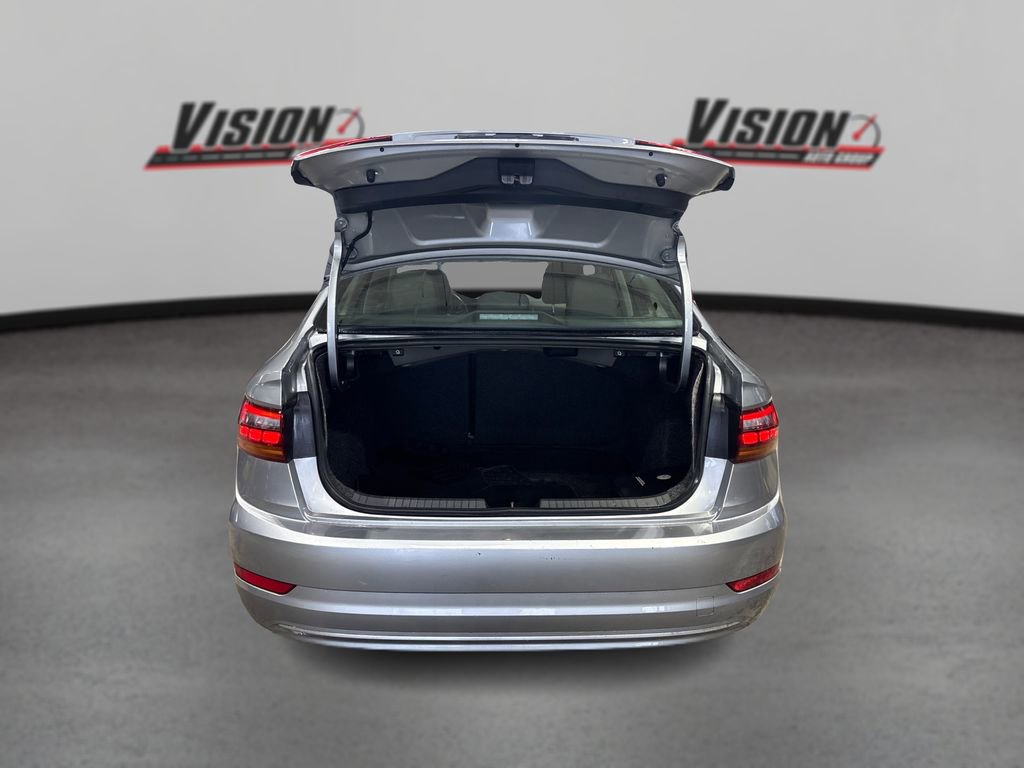Used 2019 Volkswagen Jetta SE w/ Cold Weather Package image 11