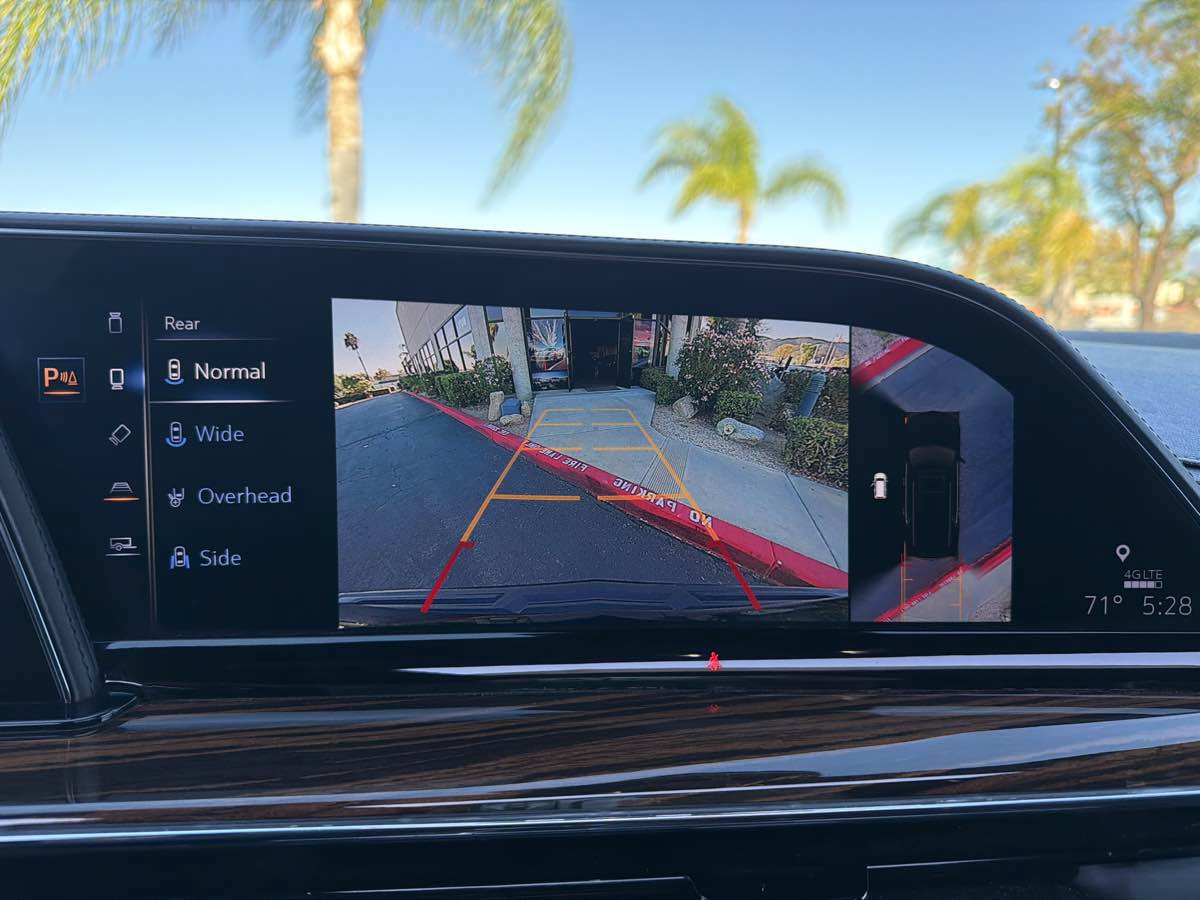 Used 2021 Cadillac Escalade Premium Luxury RWD image 37