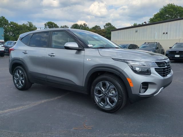 Used 2026 Kia Seltos LX FWD image 2