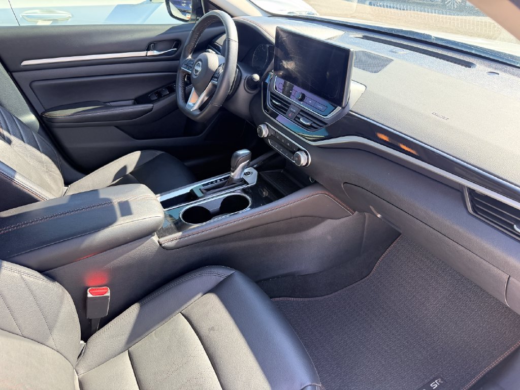 Used 2024 Nissan Altima 2.5 SR w/ SR Premium Package FWD image 11