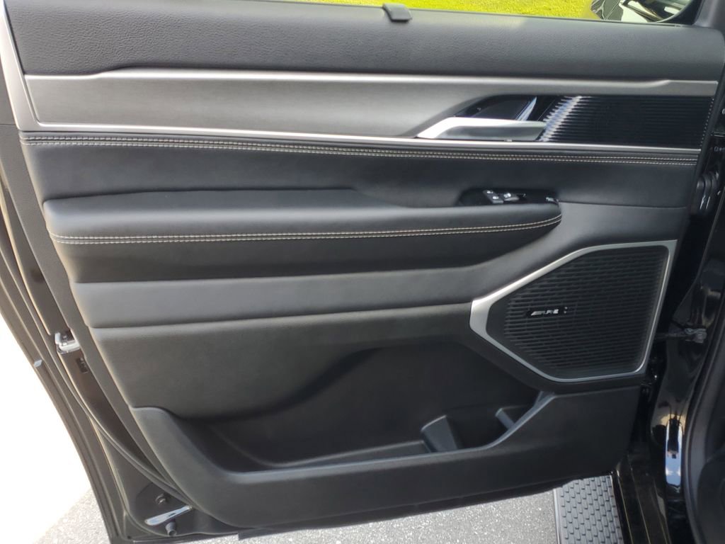 New 2025 Jeep Wagoneer L Series II w/ Convenience Group I image 10