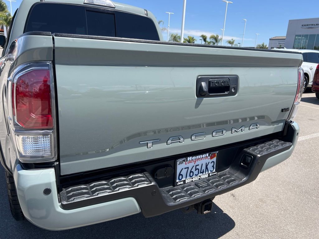 Used 2022 Toyota Tacoma TRD Off-Road w/ Technology Package AWD/4WD image 13