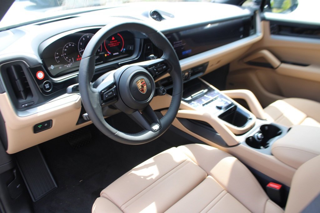 New 2026 Porsche Cayenne Coupe image 4