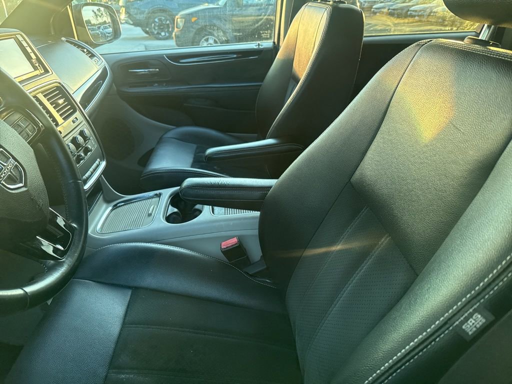 Used 2017 Dodge Grand Caravan SXT image 9