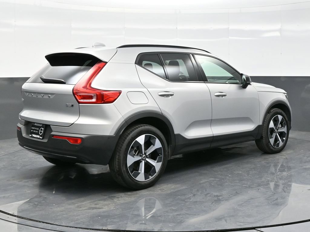 Used 2024 Volvo XC40 B5 Plus image 7