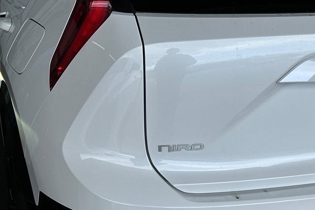 Used 2024 Kia Niro EX Touring FWD image 7
