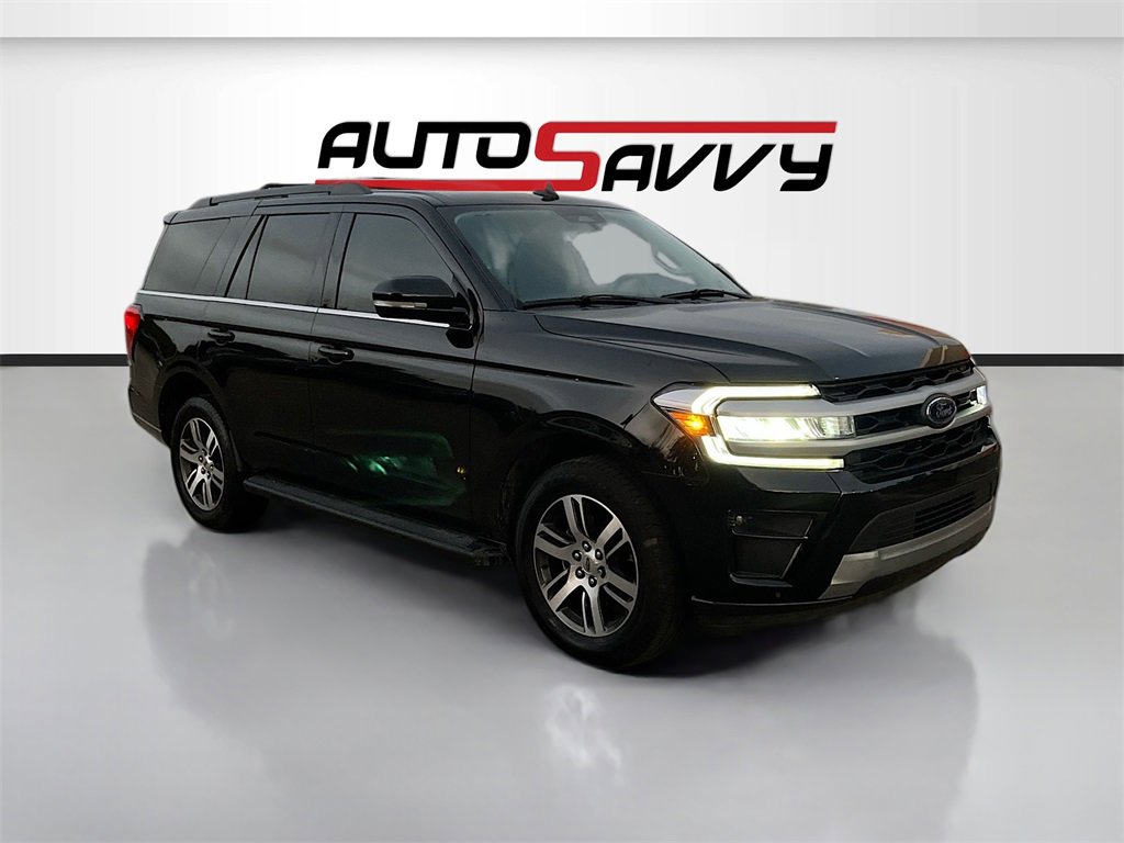 Used 2024 Ford Expedition XLT image 1