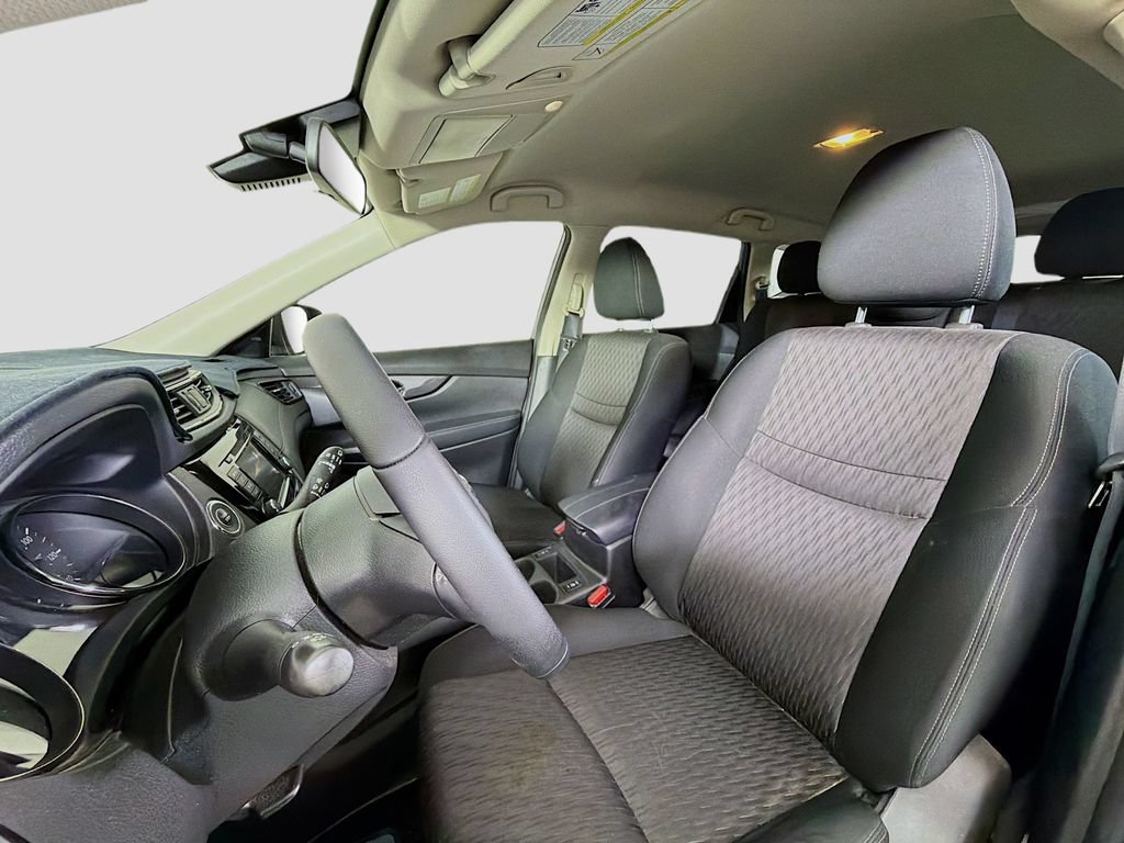 Used 2020 Nissan Rogue SV FWD image 12