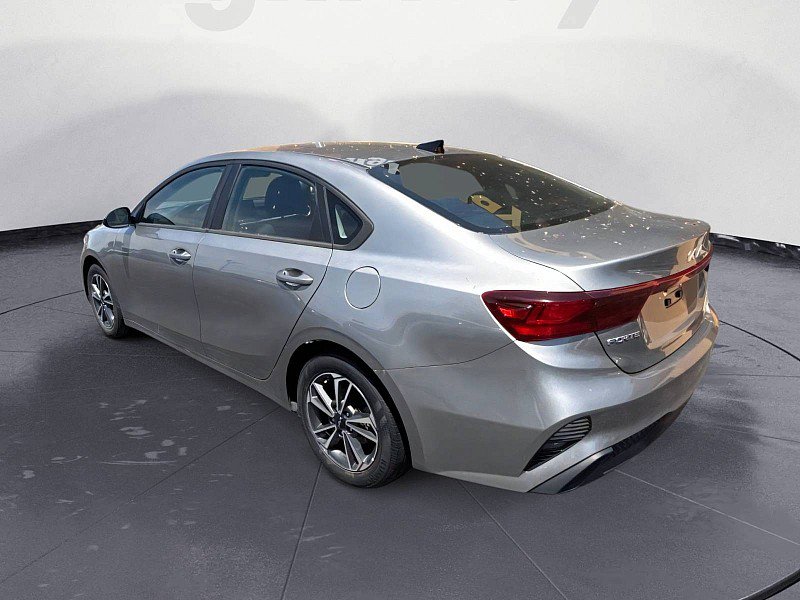Used 2024 Kia Forte LXS FWD image 3