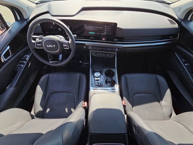 Used 2025 Kia Carnival SX w/ SX Dark Edition Package FWD image 14