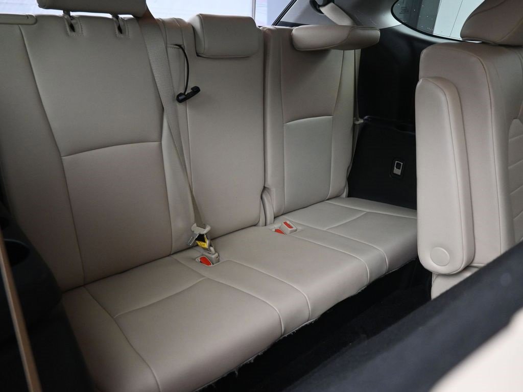 Used 2023 Toyota Highlander XLE image 16