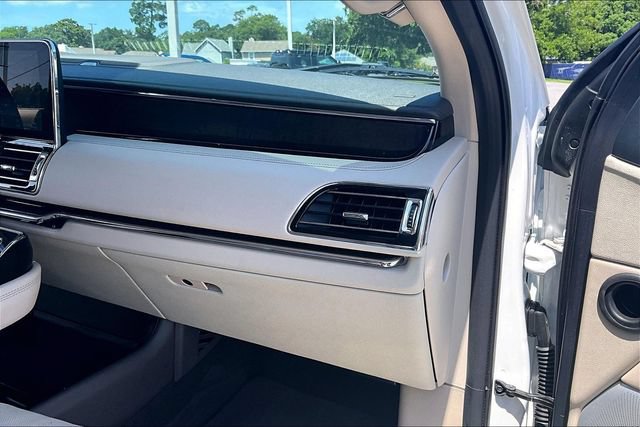 Used 2021 Lincoln Navigator Reserve w/ Luxury Package AWD/4WD image 21