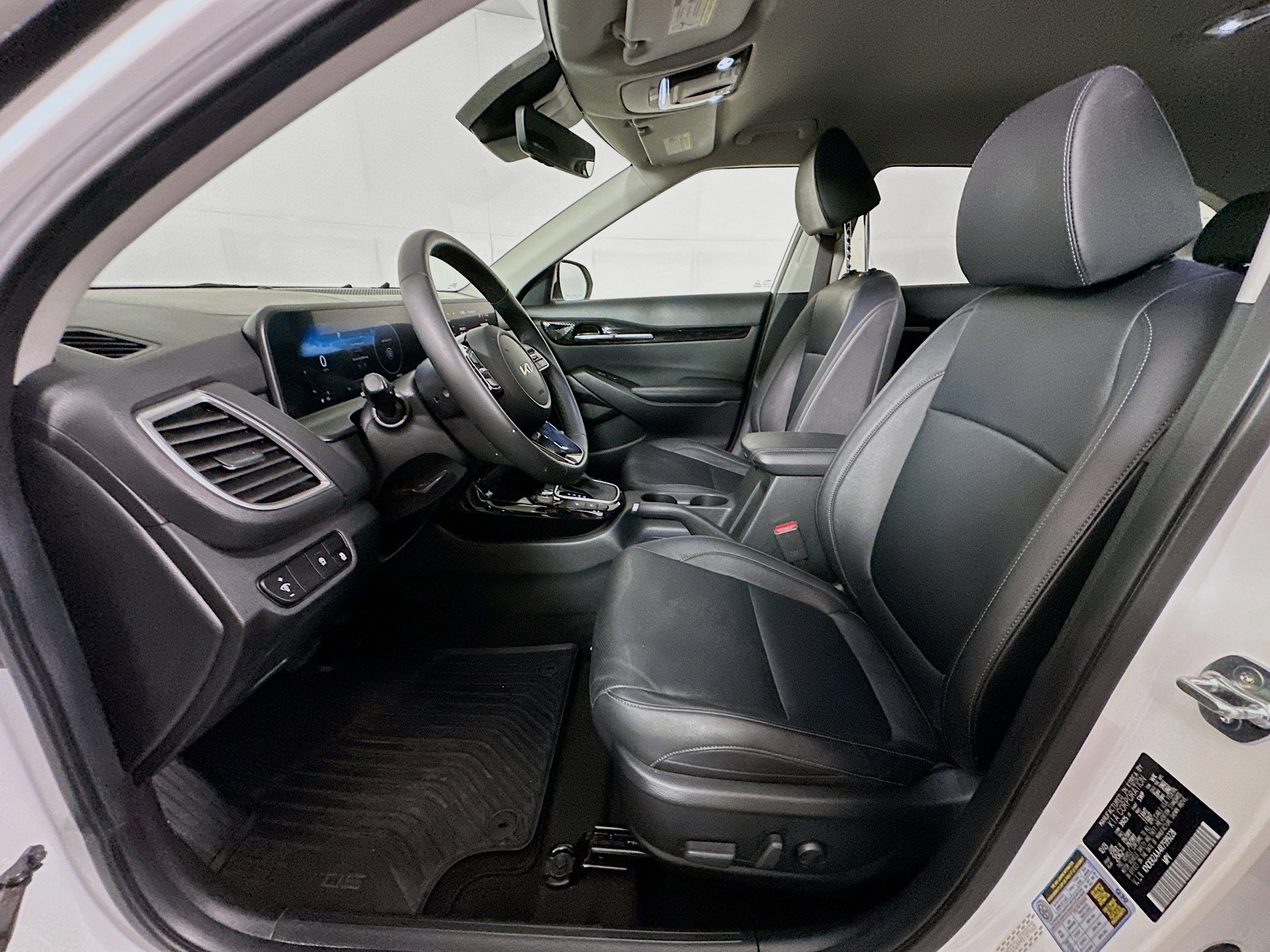 Used 2024 Kia Seltos EX FWD image 13