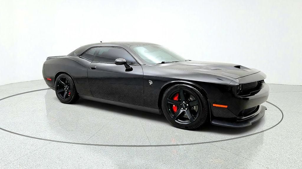 Used 2017 Dodge Challenger SRT Hellcat RWD image 3