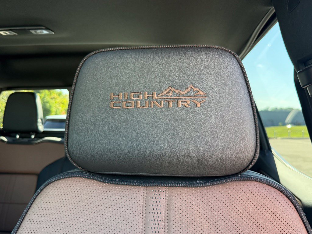 Used 2023 Chevrolet Silverado 1500 High Country w/ Technology Package AWD/4WD image 29