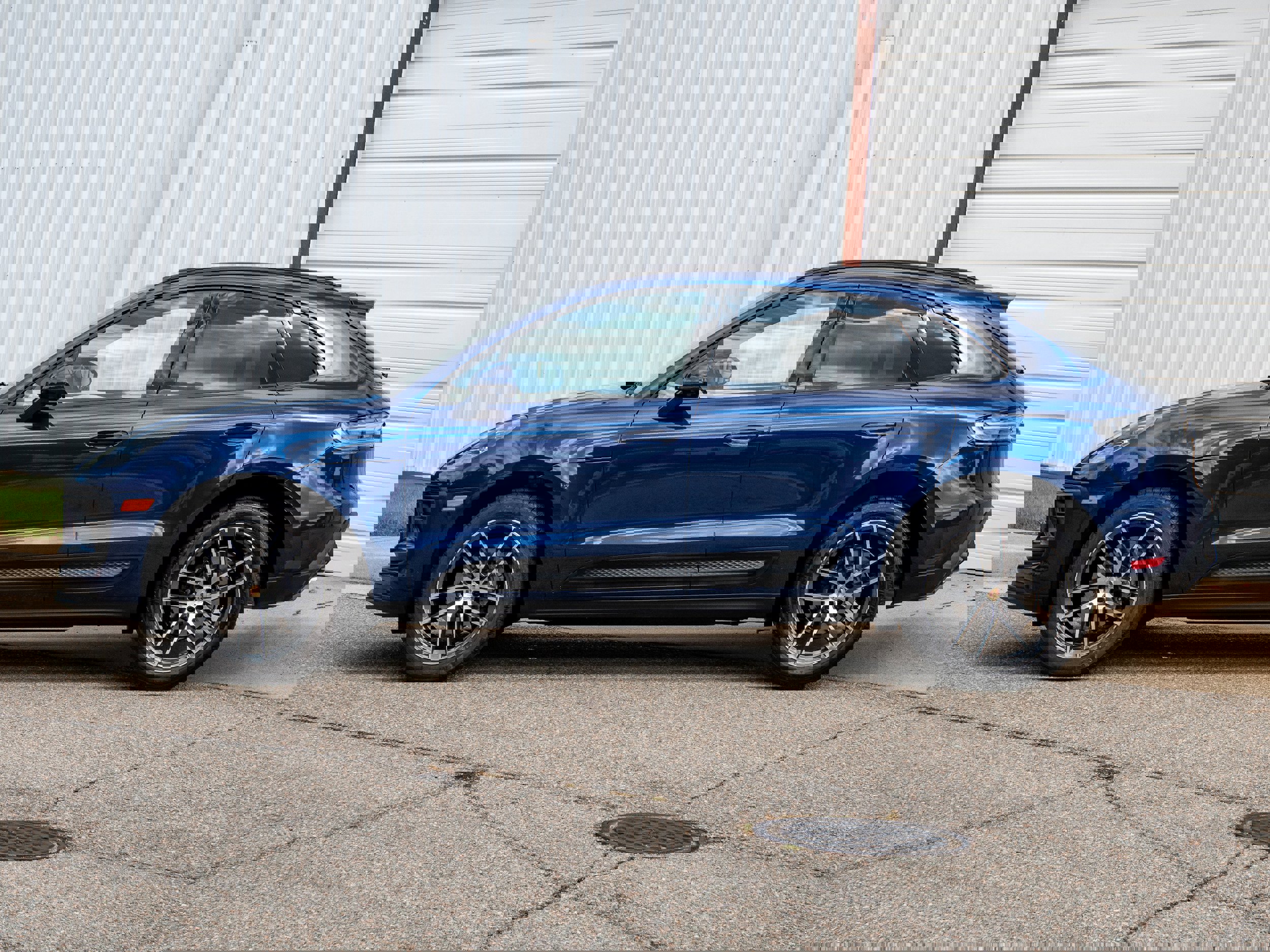 Used 2024 Porsche Macan image 2