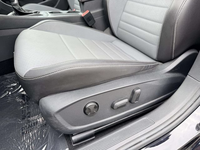 Used 2025 Volkswagen Jetta SE FWD image 15