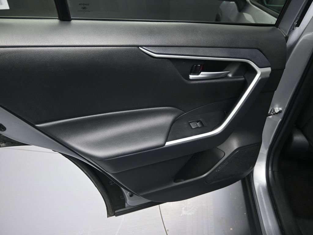 Used 2025 Toyota RAV4 XLE image 28