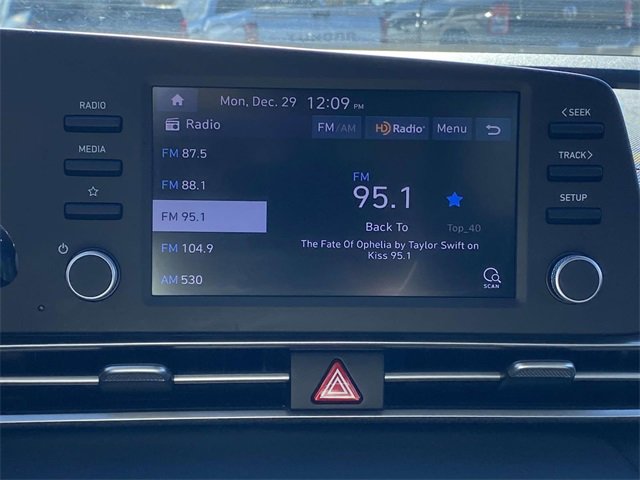 Used 2023 Hyundai Elantra SE image 23