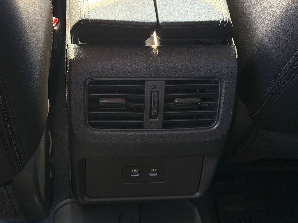 Used 2025 Nissan Rogue SL image 8