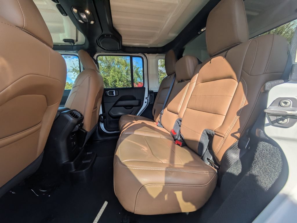 Used 2022 Jeep Wrangler Unlimited Sahara AWD/4WD image 13