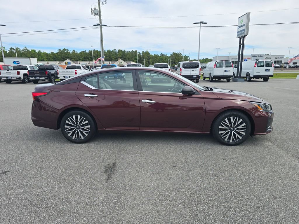 Used 2025 Nissan Altima 2.5 SV FWD image 6