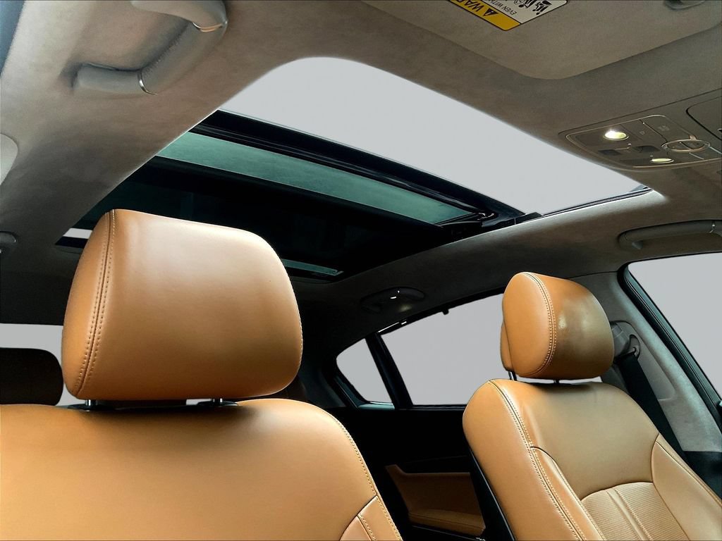 Used 2017 Kia K900 Luxury w/ VIP Package RWD image 23