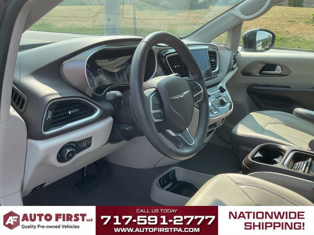 Used 2018 Chrysler Pacifica Touring-L w/ Advanced Safetytec Group FWD image 7