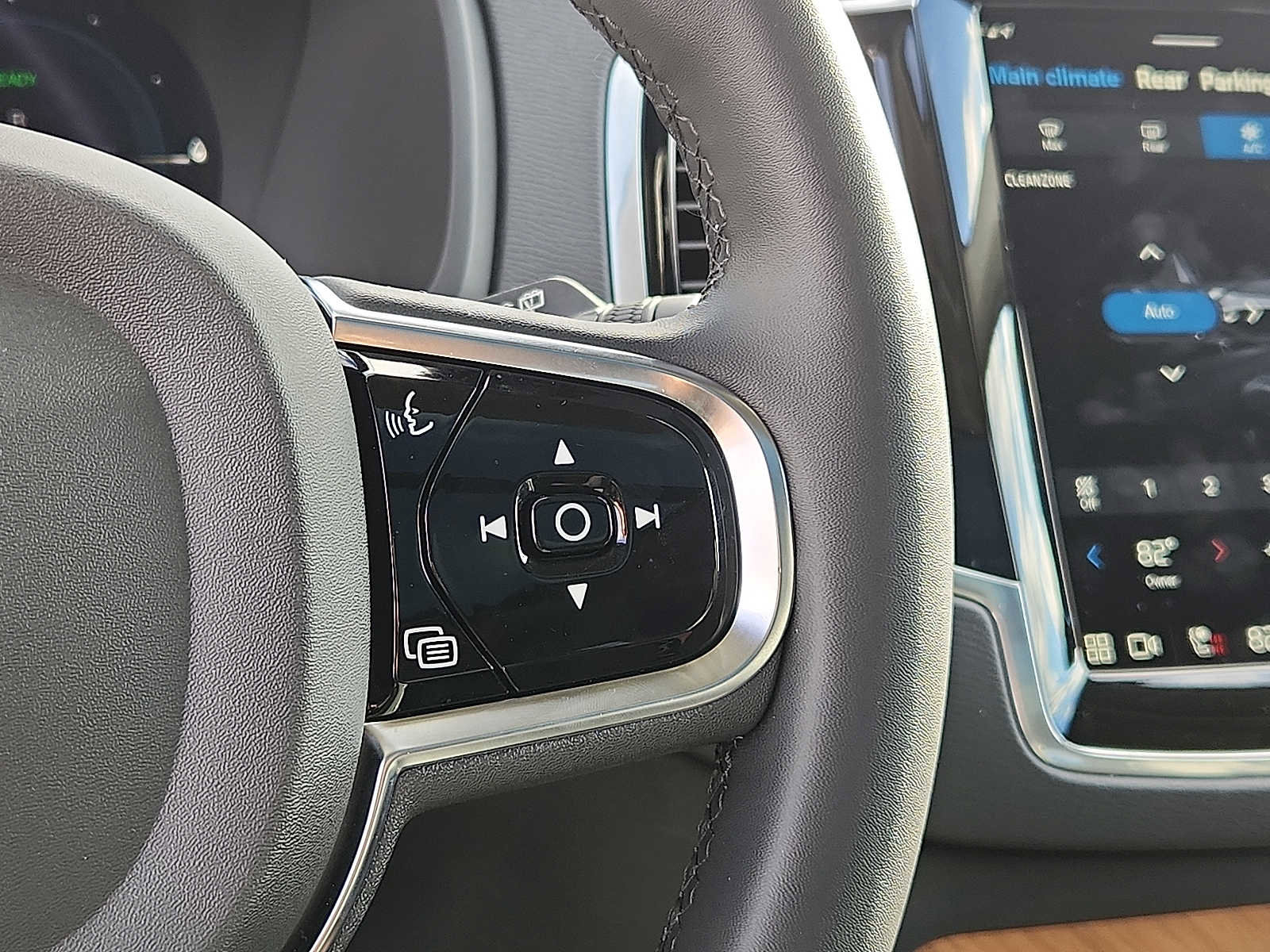 Certified 2024 Volvo XC90 T8 Plus image 21