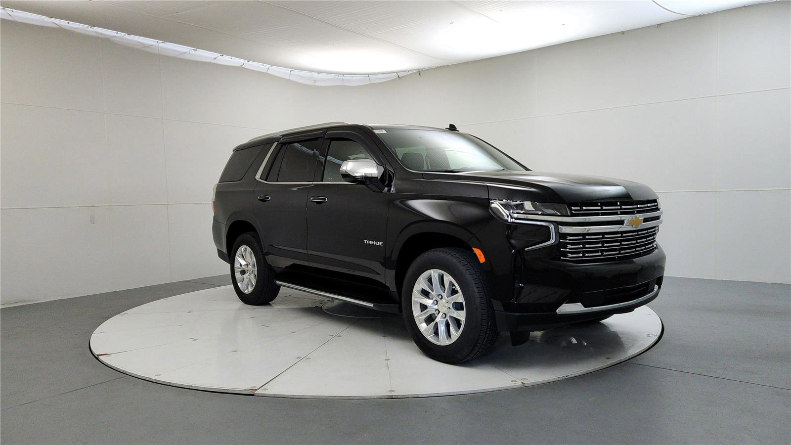 Used 2024 Chevrolet Tahoe Premier AWD/4WD image 1