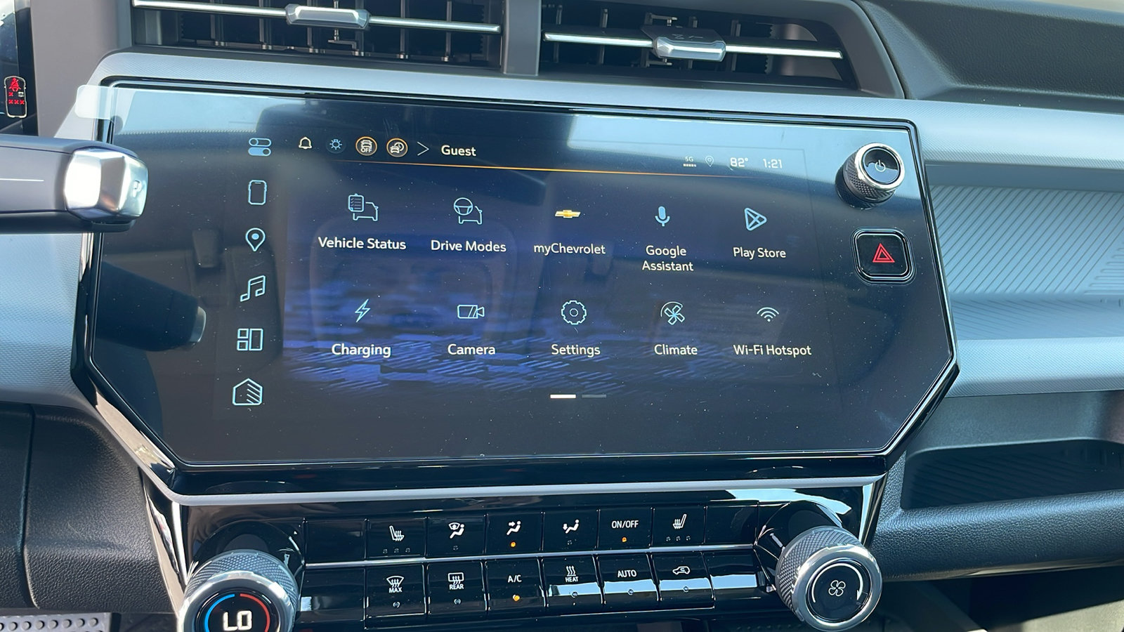 New 2027 Chevrolet Bolt LT w/ Comfort Package FWD image 21