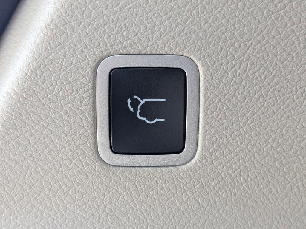 Used 2024 Chrysler Pacifica Touring-L image 12
