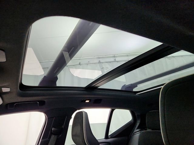 Used 2021 Volvo XC40 P8 Recharge w/ Advanced Package image 19