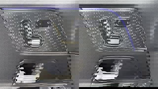 Used 2025 Mercedes-Benz GLB 250 4MATIC image 17