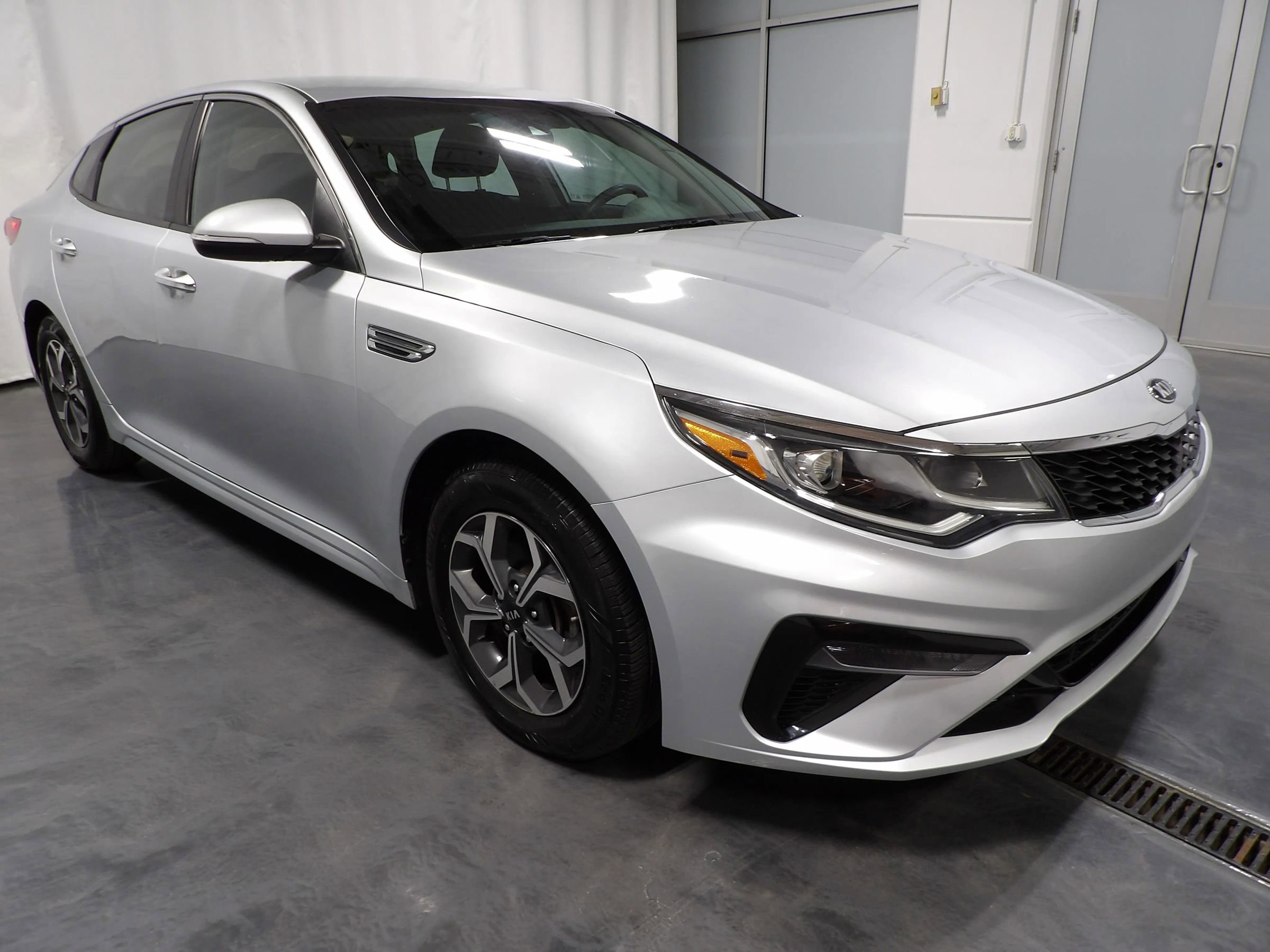 Used 2020 Kia Optima LX FWD image 2