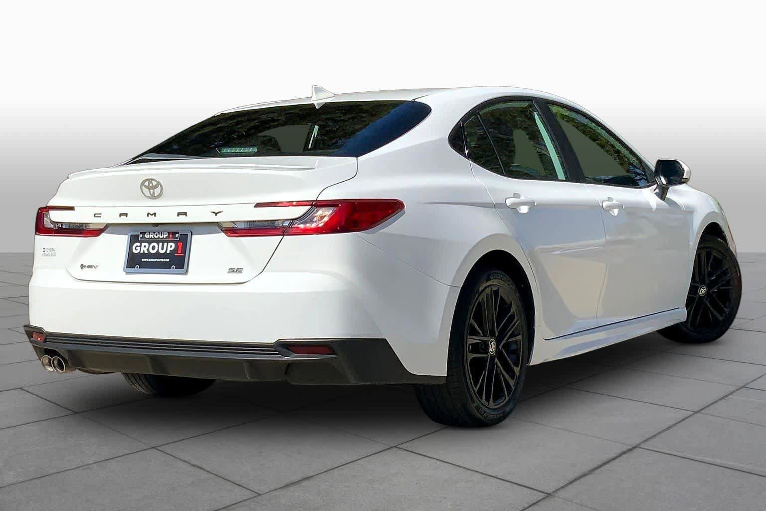Used 2025 Toyota Camry SE FWD image 13
