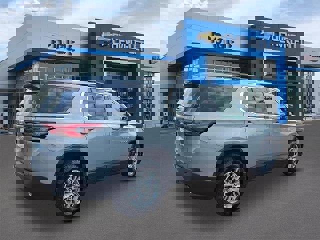 Used 2023 Chevrolet Traverse LT image 2