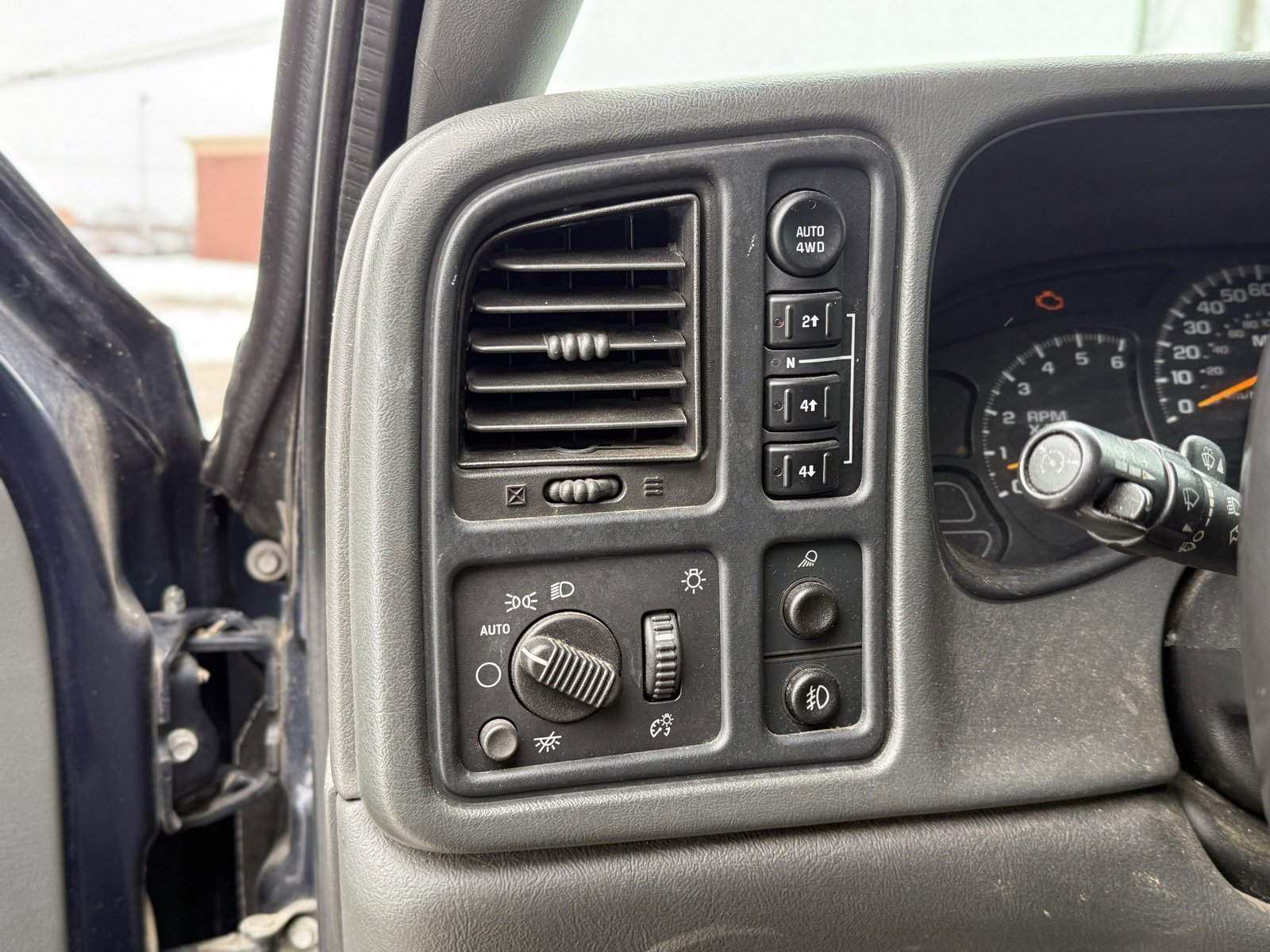 Used 2005 Chevrolet Silverado 1500 Z71 w/ Light Duty Power Package image 24