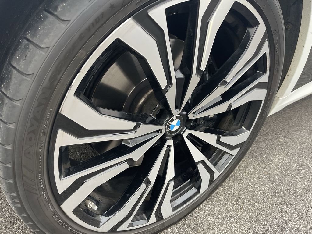 Used 2023 BMW X7 M60i image 10