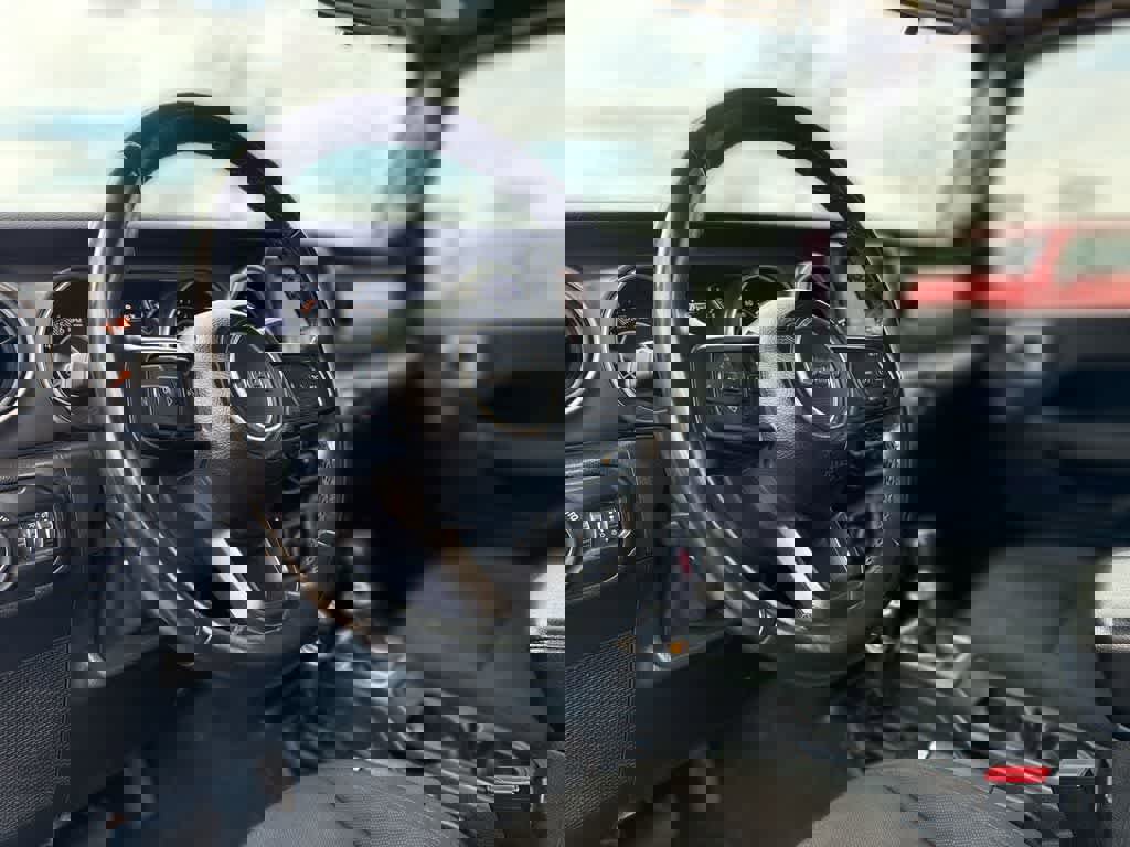 Used 2022 Jeep Gladiator Sport image 2