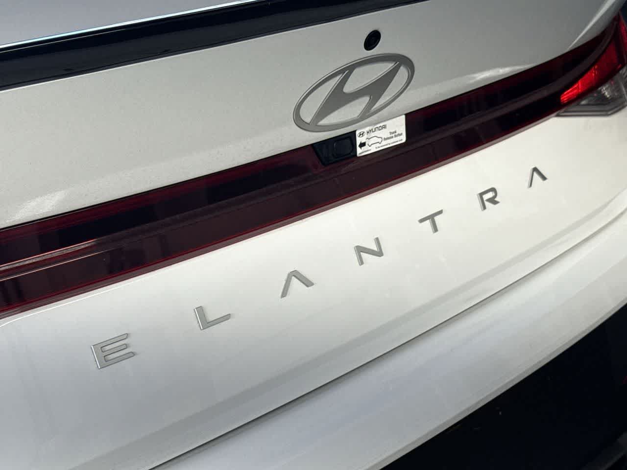 New 2025 Hyundai Elantra Sport FWD image 10