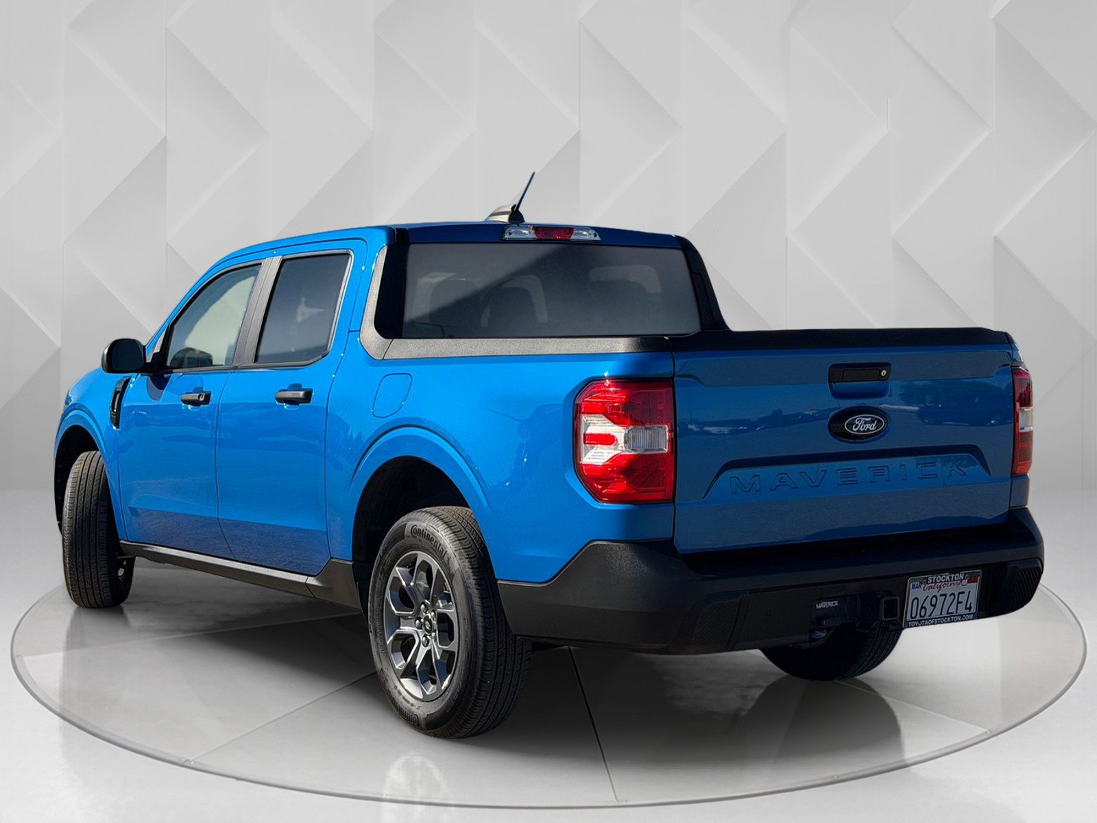 Used 2025 Ford Maverick XLT w/ Equipment Group 302A AWD/4WD image 3