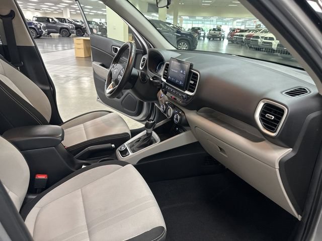 Used 2024 Hyundai Venue SEL FWD image 23
