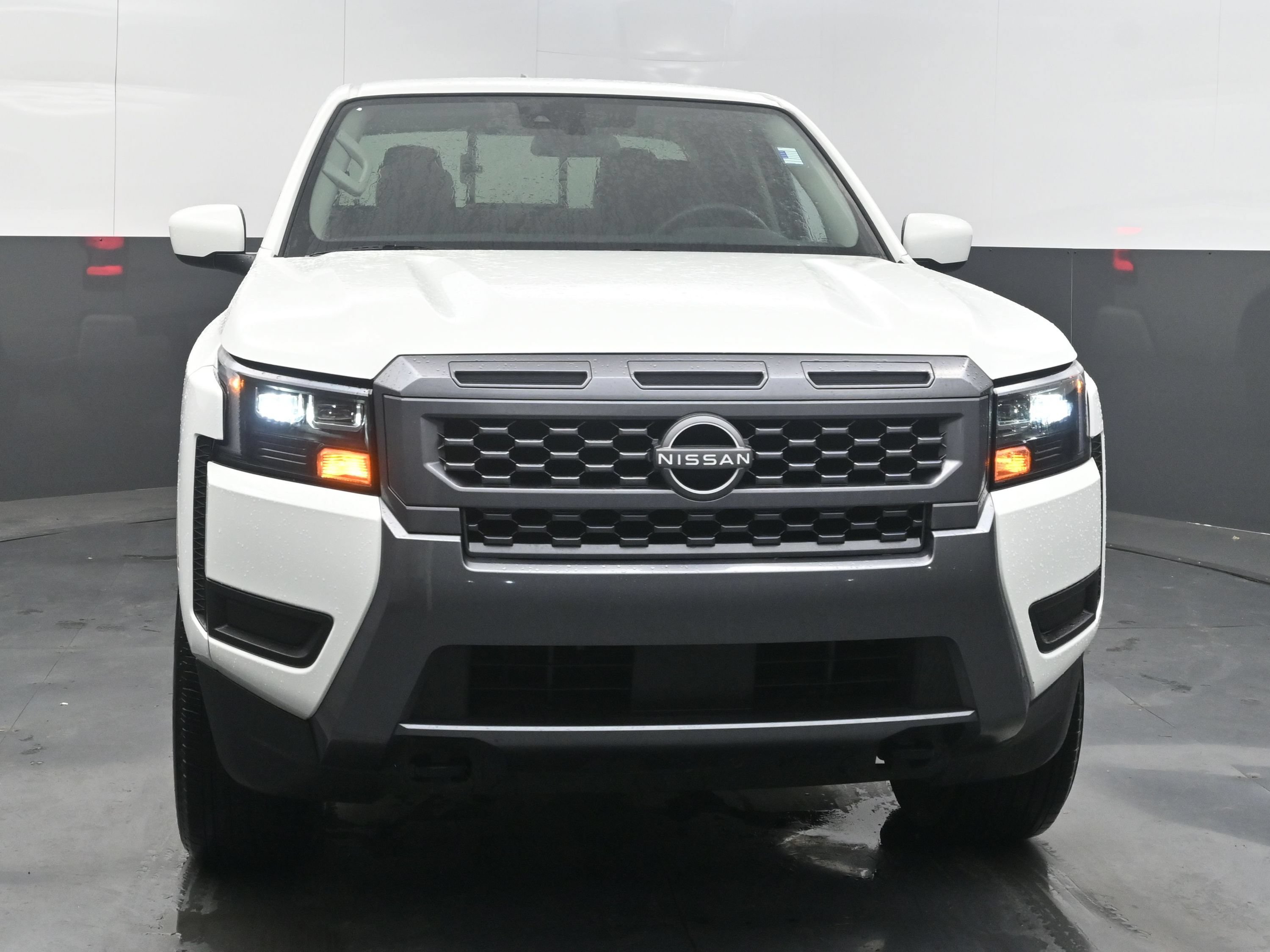 Used 2026 Nissan Frontier SV AWD/4WD image 3