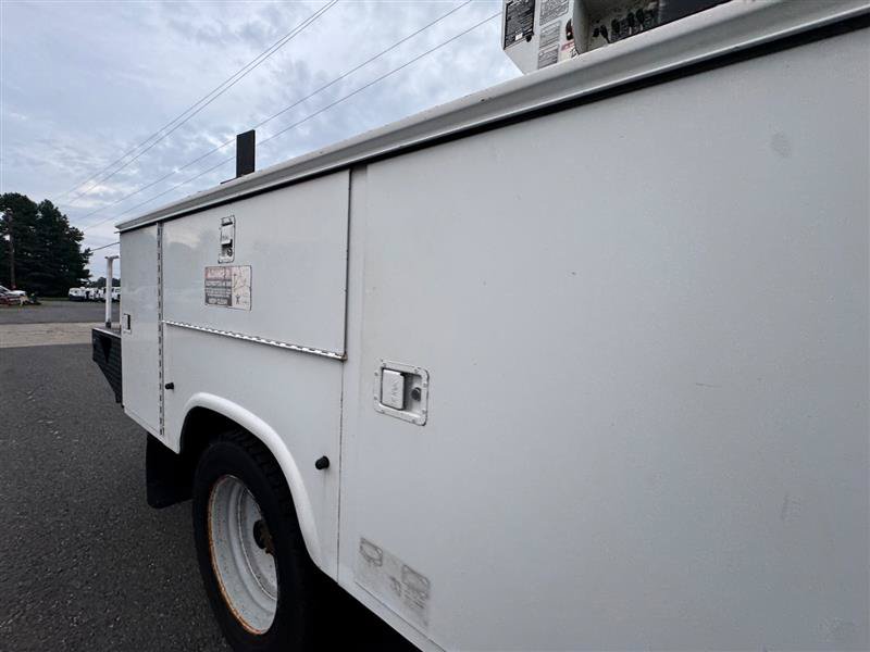 Used 2004 Ford F550 4x4 Regular Cab Super Duty image 29