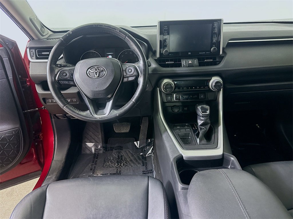 Used 2019 Toyota RAV4 XLE Premium image 17